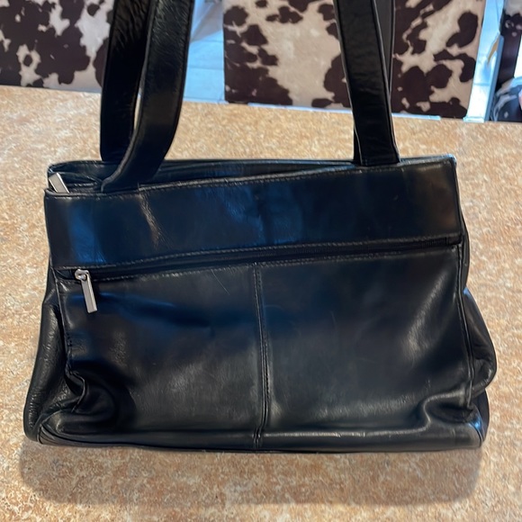 Black leather Wilson’s Leather purse - Picture 3 of 13